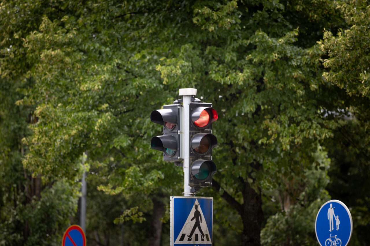 Lähikuva liikennevalosta.