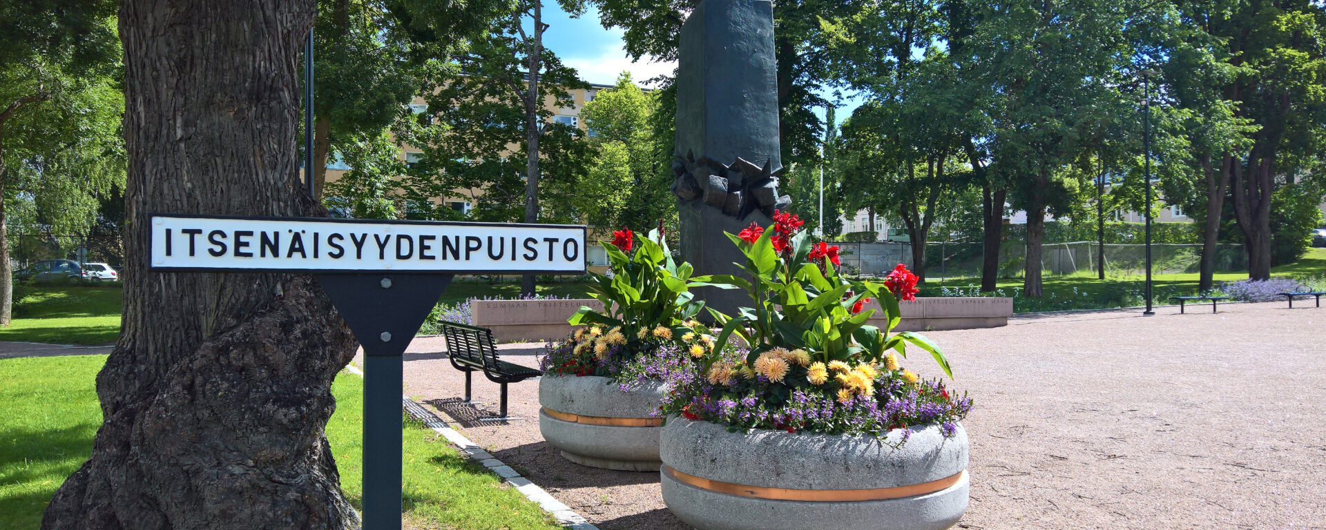 Summan taistelujen muistomerkki Itsenäisyydenpuistossa.