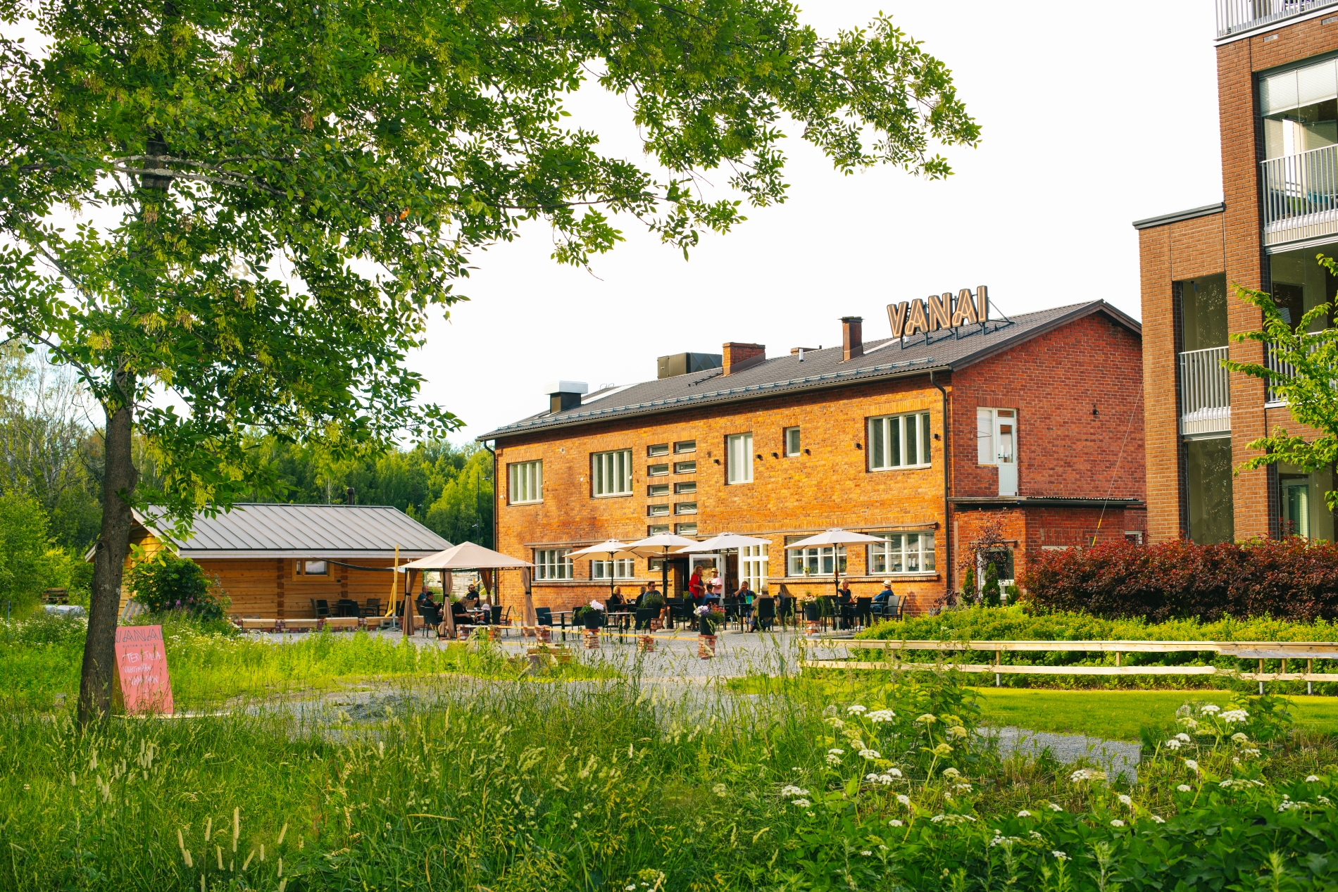 Kesäinen kuva Vanain edustalta.