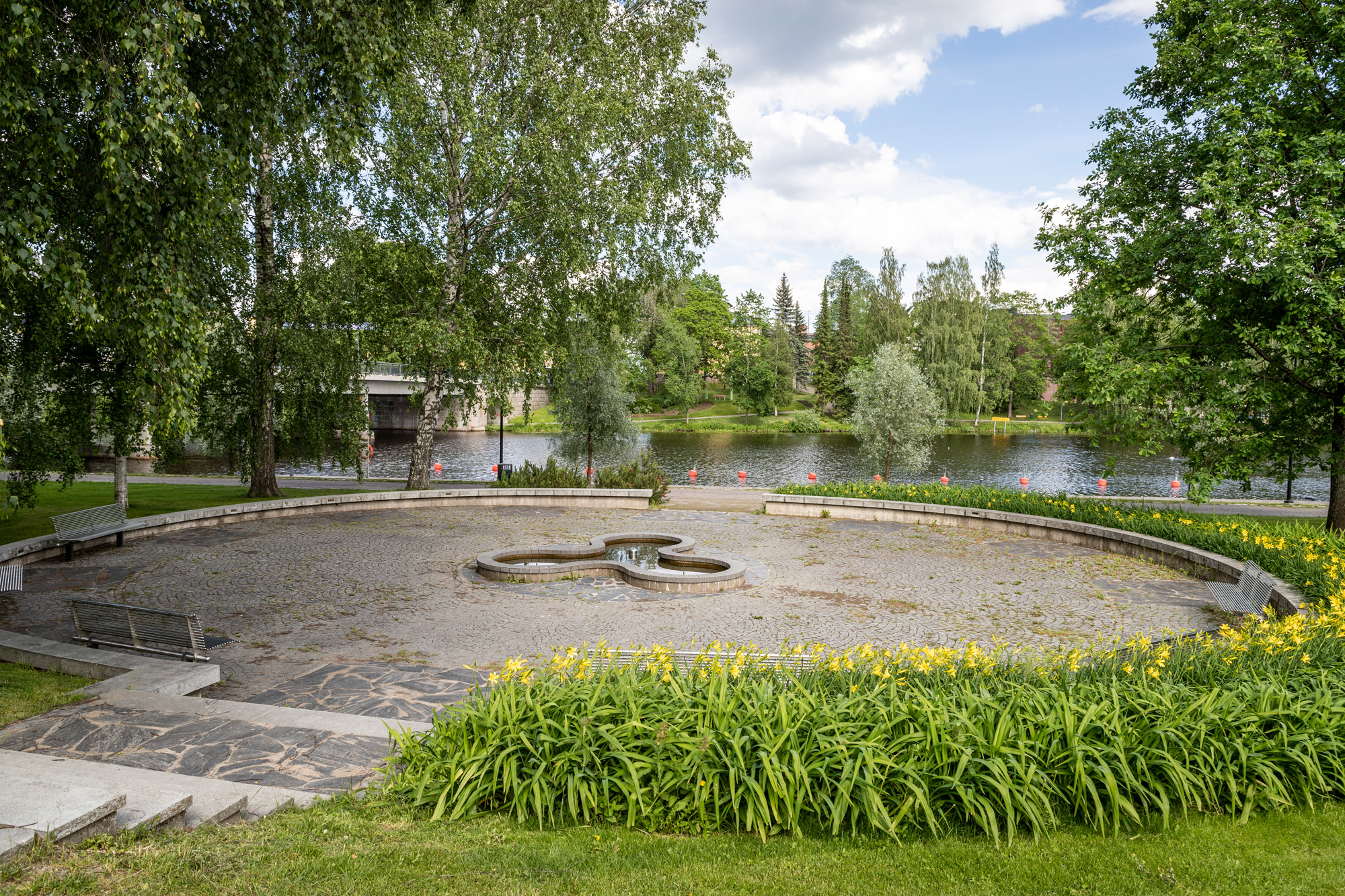 Ystävyydenpuiston suihkulähde.