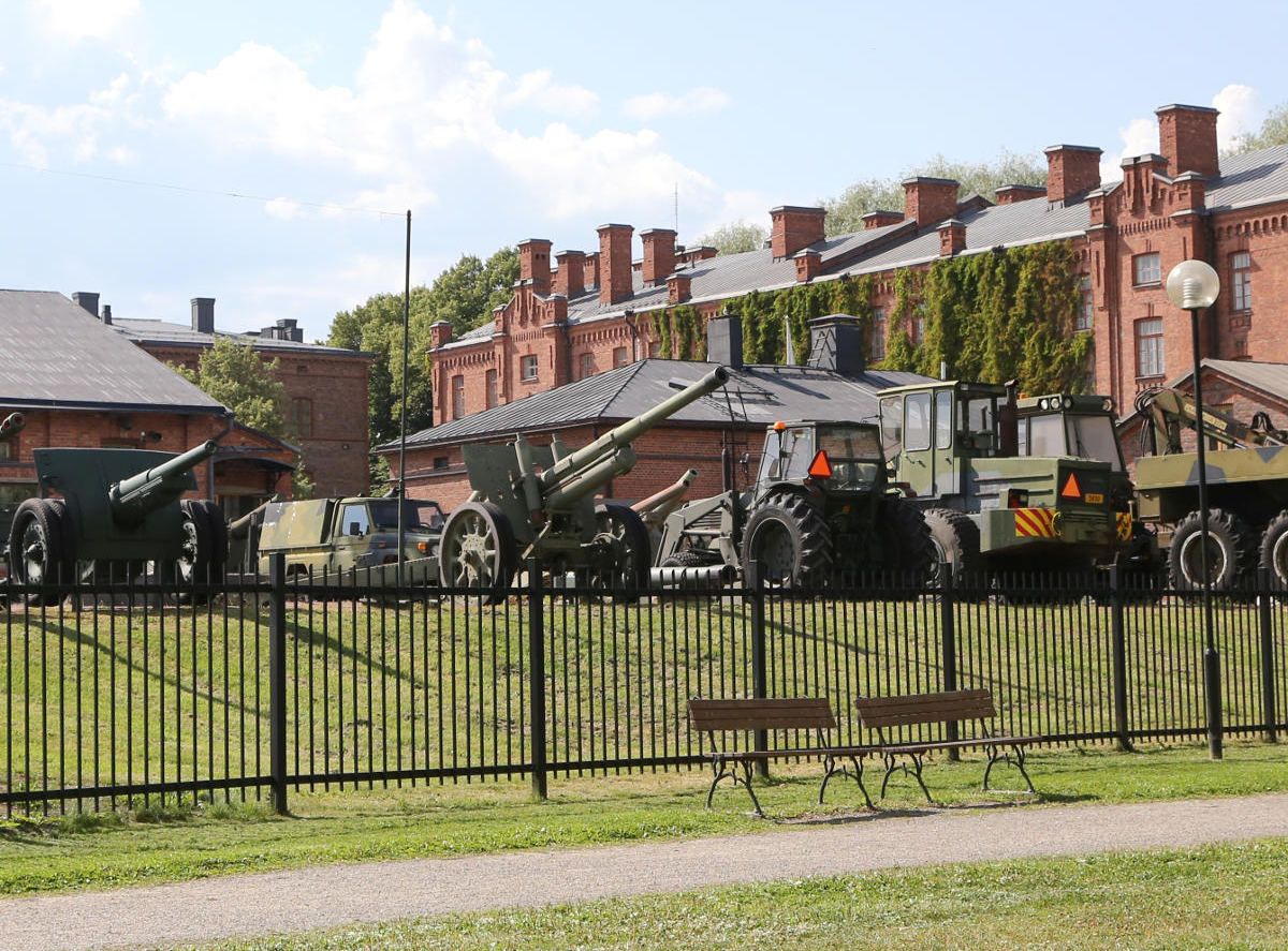 Yleiskuva Museo Militarian piha-alueelta