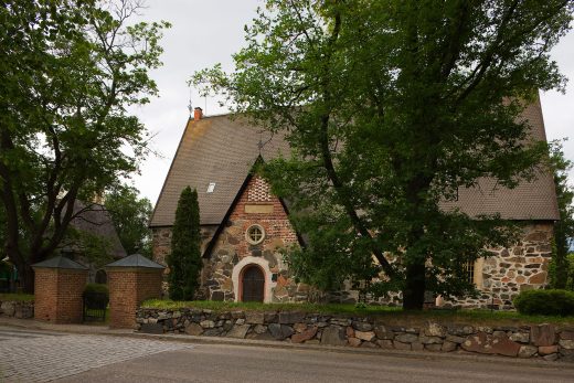 Lammin kirkon sisäänkäynti.